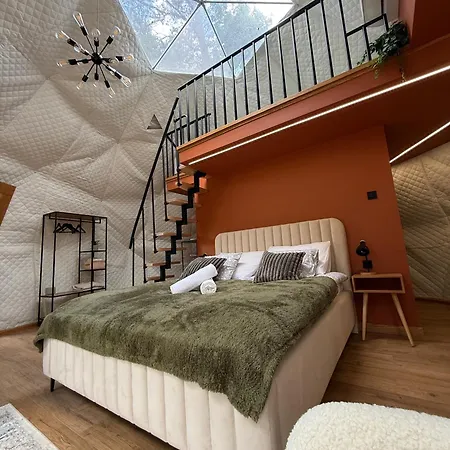 Skyview Glamping Jacuzzi , Sauna Ludwinow