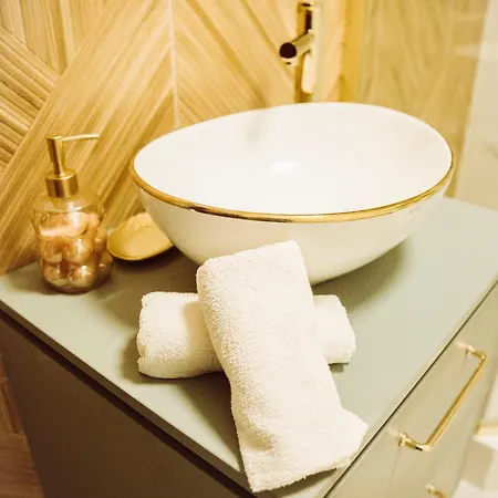 Skyview Glamping Jacuzzi , Sauna * Ludwinow