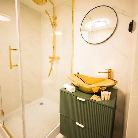 Skyview Glamping Jacuzzi , Sauna Ludwinow
