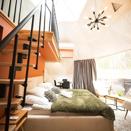 럭셔리텐트 Skyview Glamping Jacuzzi , Sauna Ludwinow