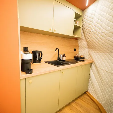 Skyview Glamping Jacuzzi , Sauna Ludwinow